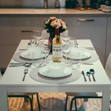 Will New Modern & Spacious Apt! Appartamento